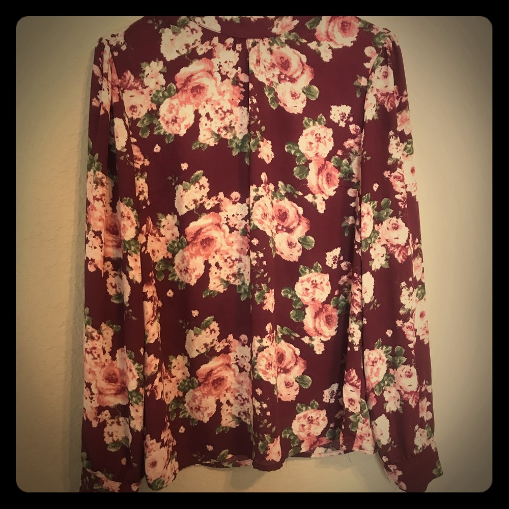Beautiful, light, floral long sleeve